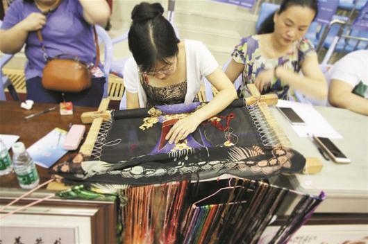 图文:军嫂求职更青睐创业项目