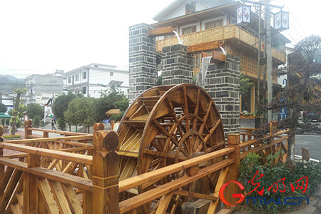 原文配图：美丽的娄山关村。