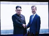 （XHDW）（1）朝鲜最高领导人金正恩与韩国总统文在寅会晤
